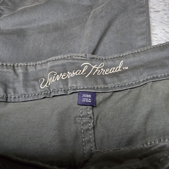 ♨️♨️Universal Thread - Size 26WR. Dark Green Straight Leg Pants Hardly worn - Picture 9 of 9